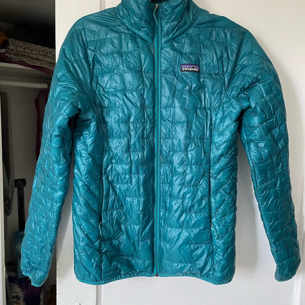 Patagonia women’s size S peacock colored coat